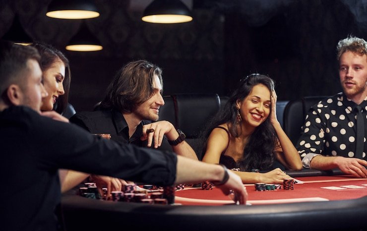 Proses login bitcoin casino di perangkat mobile dengan layar verifikasi 2FA